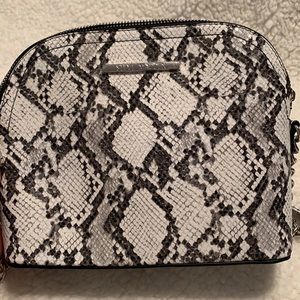 BRAND NEW NEVER USED Steve Madden Cross Body snakeskin bag